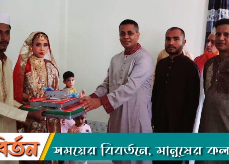 অভাবী মায়ের পাশে দাড়াল আলীকদম সেনা জোন