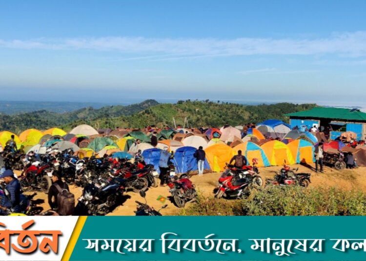 তাবুতে থাকছেন পর্যটক:মারাইংতং পাহাড়ে রাত্রী যাপন উম্মুক্ত