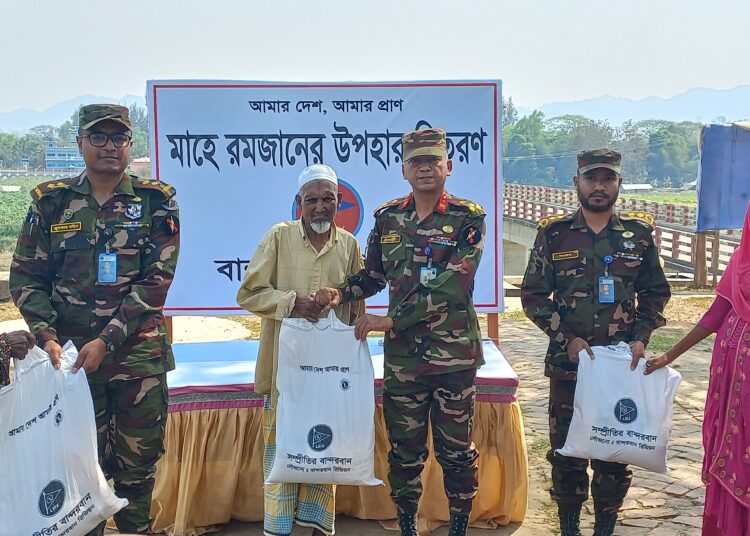 আলীকদম সেনা জোনের ঈদ উপহার ও চিকিৎসা সেবা প্রদান