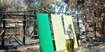 আলীকদমে আগুনে পুড়ে যাওয়া পরিবারের পাশে দাঁড়ালো জেলা পরিষদ সদস্য