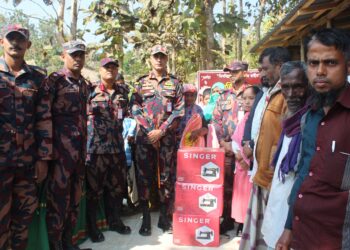 বান্দরবানের আলীকদমে বিজিবি’র শীতবস্ত্র ও সেলাই মেশিন বিতরণ