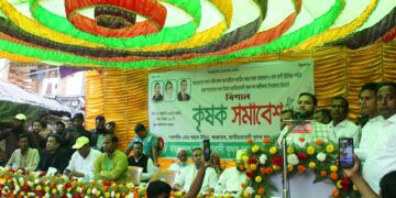 সমাবেশে বক্তব্য রাখছেন প্রধান অতিথি।