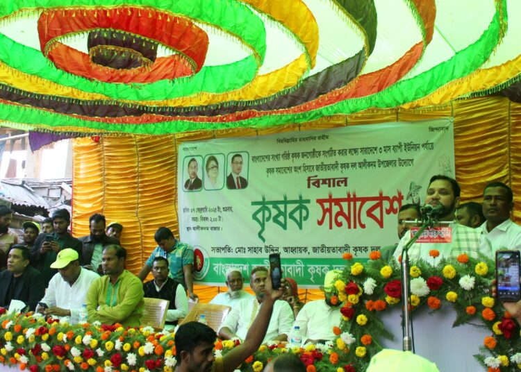 সমাবেশে বক্তব্য রাখছেন প্রধান অতিথি।