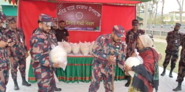 রমজান উপলক্ষে আলীকদমে ৫৭ বিজিবি এর ইফতার সামগ্রী বিতরণ, এতিমখানায় আর্থিক অনুদান